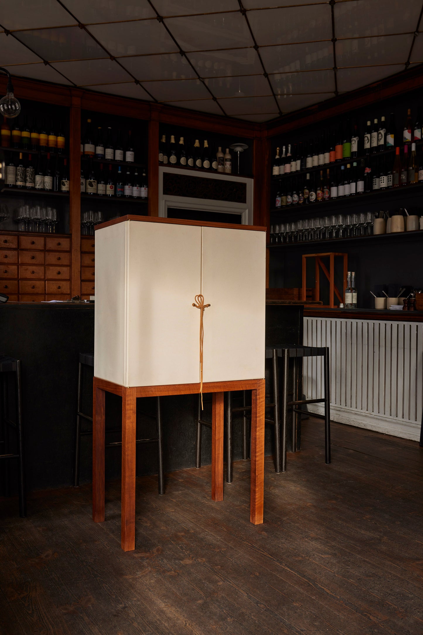 CANVAS CABINET